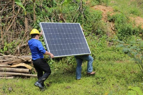 Triển khai lắp đặt tấm pin năng lượng mặt trời