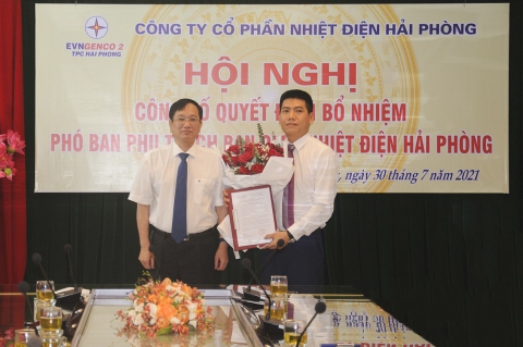 Trao quyết định bổ nhiệm copy