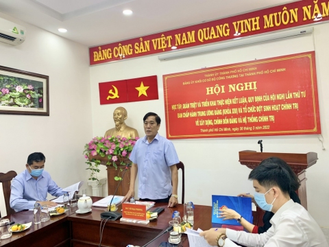 Đồng chí Tô Đại Phong - Phó Trưởng Ban Tuyên giáo Thành ủy báo cáo tại Hội nghị