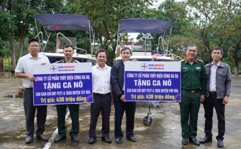 Thủy điện Sông Ba Hạ tặng 2 ca nô cứu hộ  cho huyện Phú Hòa và Tây Hòa