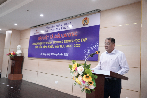 Ông Nguyễn Thành Trung – Bí thư Đảng ủy, Giám đốc phát biểu chúc mừng tại buổi gặp mặt