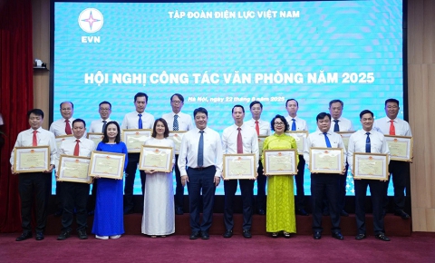 Hội nghị công tác Văn phòng EVN năm 2025: Đẩy mạnh chuyển đổi số, ứng dụng AI trong quản trị