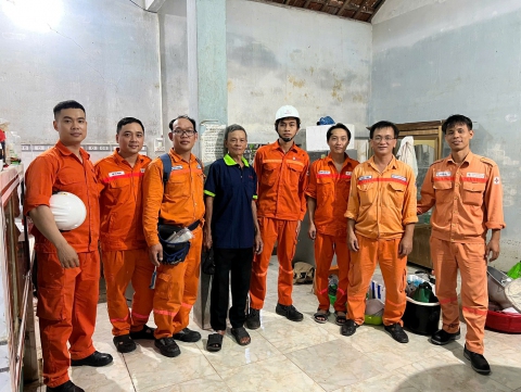 Đoàn thanh niên EVNGENCO2 chung tay hỗ trợ người dân vùng lũ tại Trung Bộ