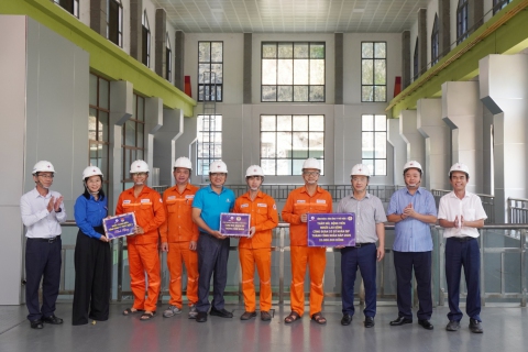 EVNGENCO2 thăm và tặng quà người lao động tại Quảng Trị nhân dịp Tháng Công nhân