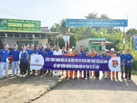 Đoàn thanh niên EVNGENCO2 cải tạo hệ thống điện cho các hộ dân có hoàn cảnh khó khăn