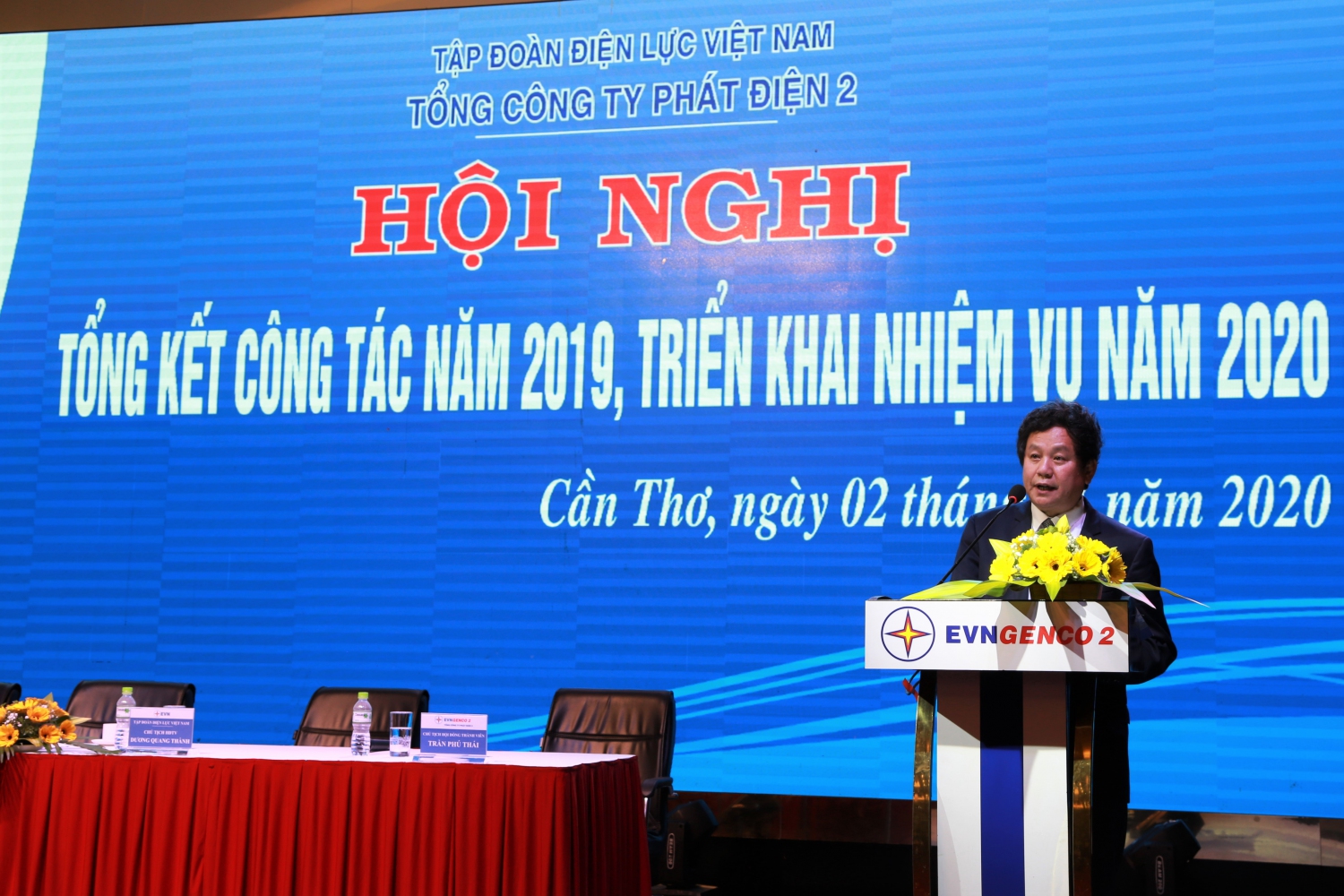 Thành viên HĐTV kiêm Tổng Gíam đốc Ông Trương Hoàng Vũ trình bày báo cáo tổng kết năm 2019 - Ảnh: Minh Lương