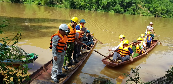 TSHPCo và chính quyền địa phương kiểm tra dòng chảy thoát lũ hạ lưu đập