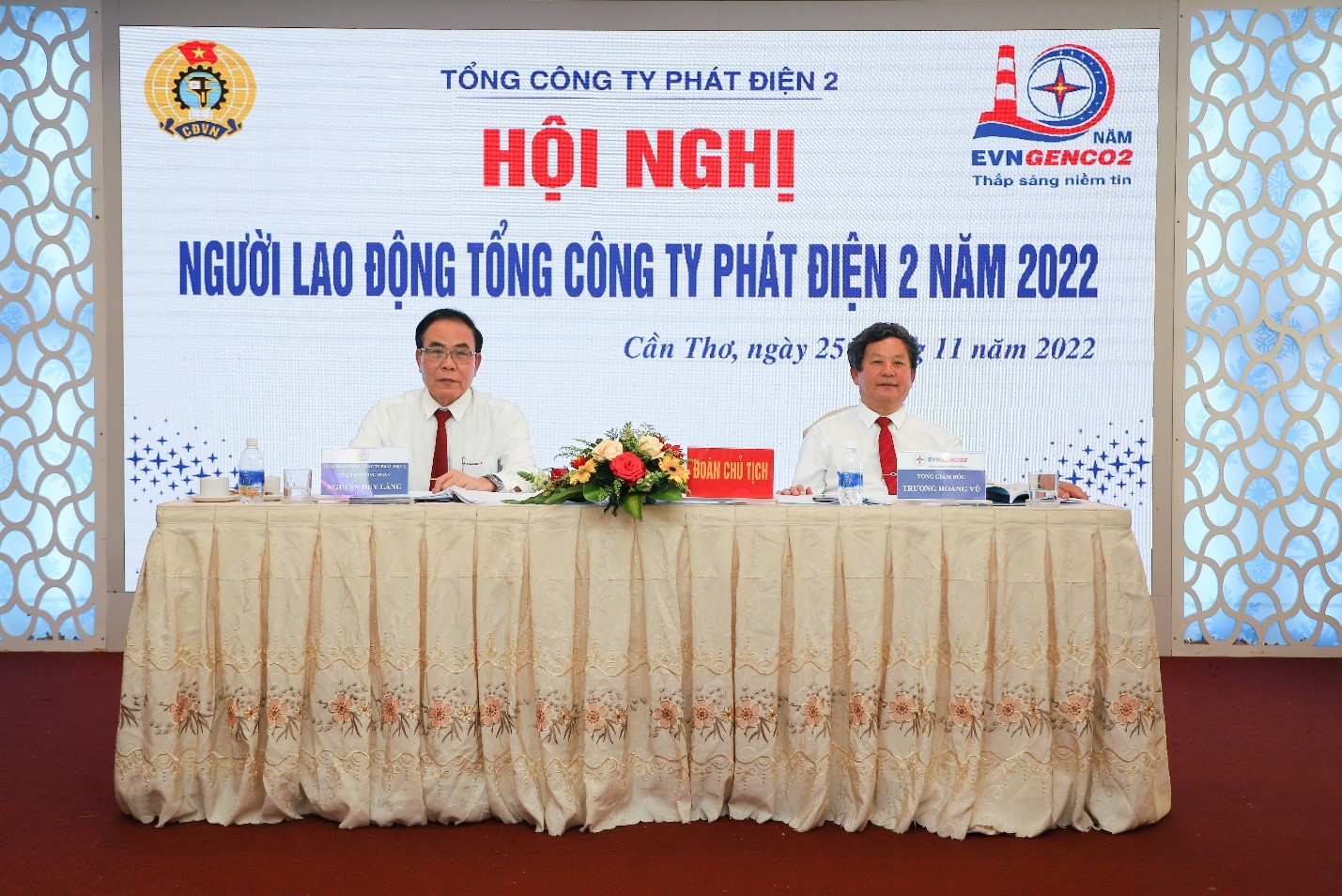 Hội nghị do ông Trương Hoàng Vũ – Thành viên HĐQT kiêm Tổng Giám đốc EVNGENCO2 cùng ông Nguyễn Duy Lăng   Phó Tổng Giám đốc, Chủ tịch Công đoàn EVNGENCO2 đồng chủ trì