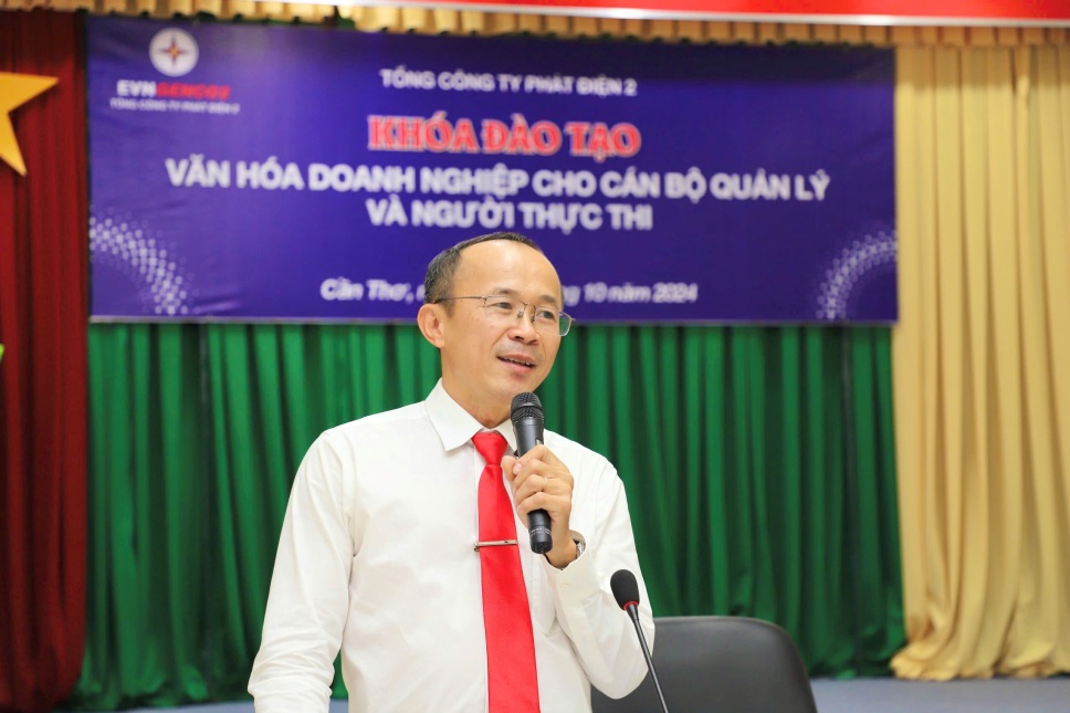 Thạc sĩ Nguyễn Minh Quang dẫn dắt khóa đào tạo